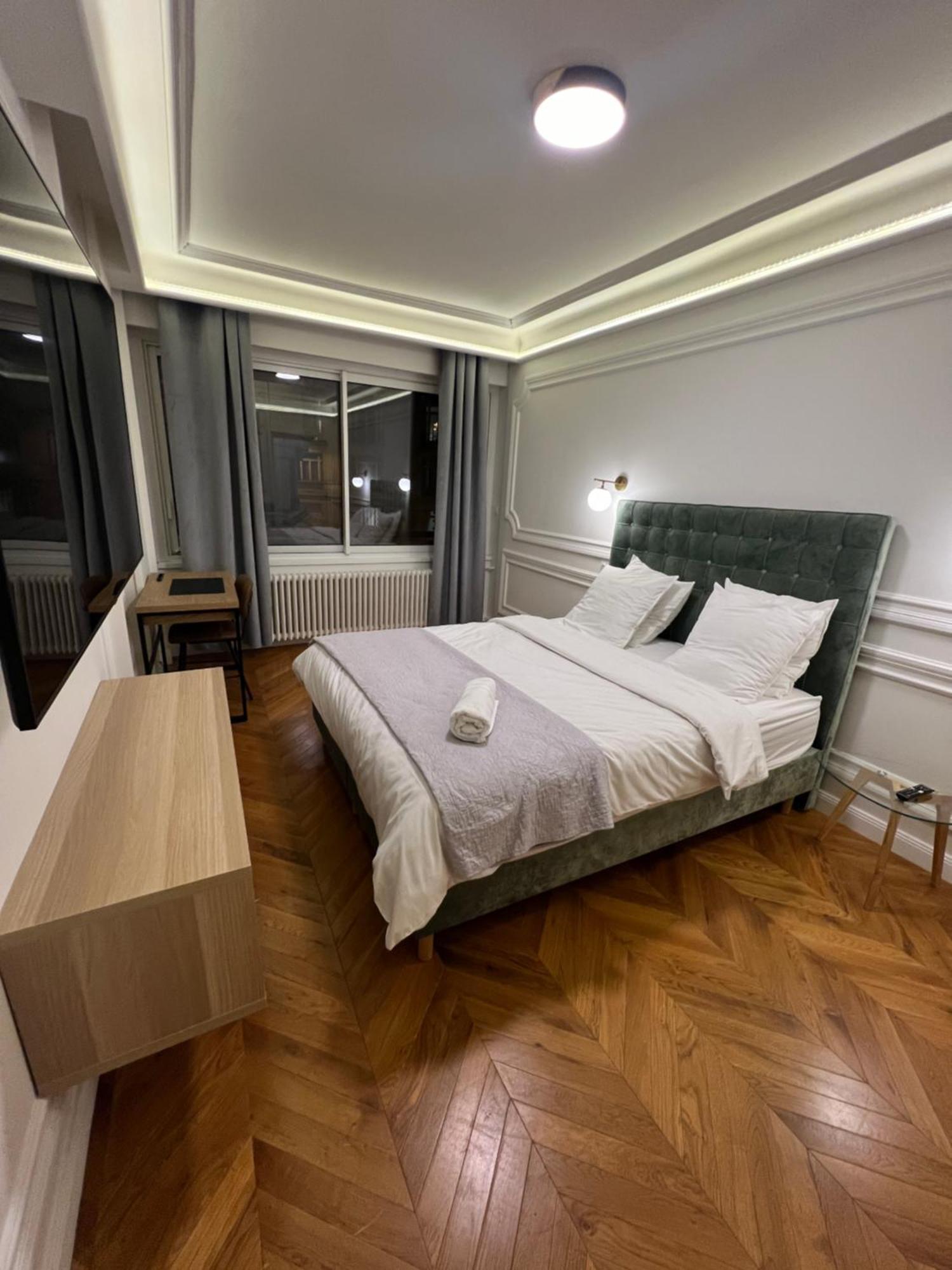 Private - Champs-elysees Parigi